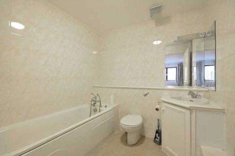 2 bedroom flat to rent, William Morris Way, London SW6