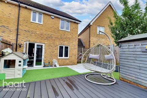 3 Arnwil Drive, Romford, RM3 7GL