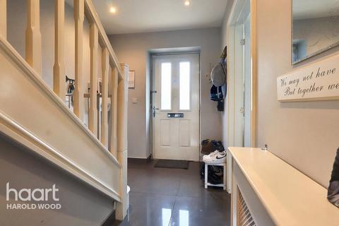 3 Arnwil Drive, Romford, RM3 7GL