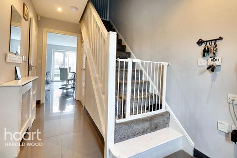 3 Arnwil Drive, Romford, RM3 7GL