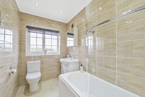 28 Millbeck Green, Collingham, Wetherby, LS22 5AJ