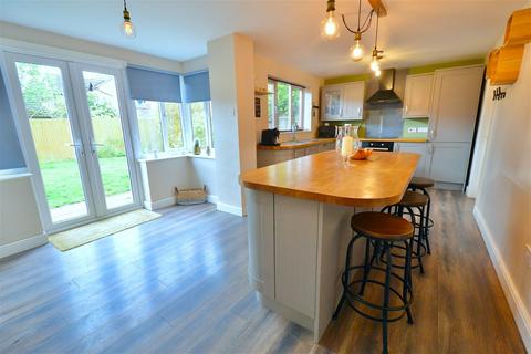 4 bedroom detached house for sale, Beach Close Evesham WR11 1GH