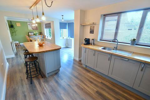 4 bedroom detached house for sale, Beach Close Evesham WR11 1GH