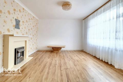 17 Whitchurch Road, Romford, RM3 9EX
