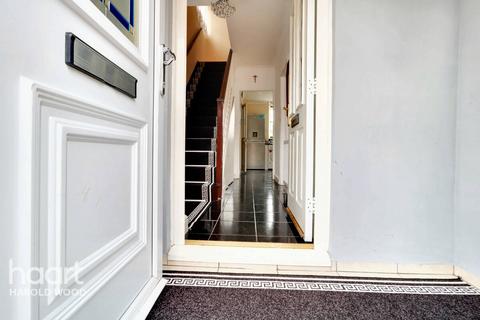 17 Whitchurch Road, Romford, RM3 9EX