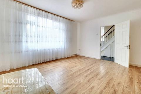 17 Whitchurch Road, Romford, RM3 9EX