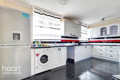 17 Whitchurch Road, Romford, RM3 9EX