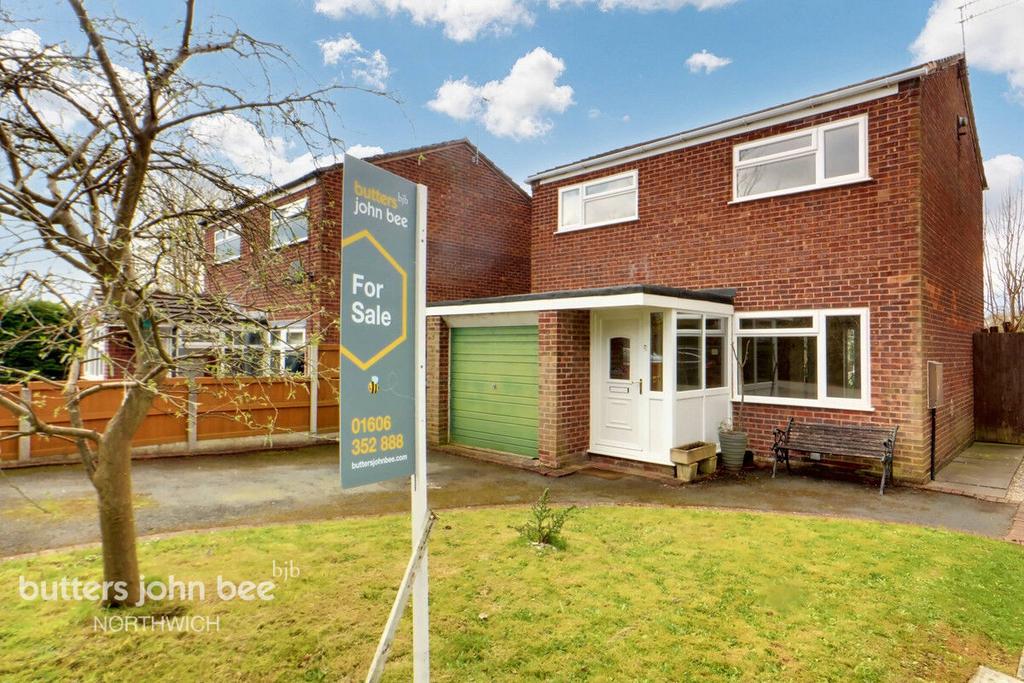 Kingsley Drive, Northwich 3 bed detached house for sale £250,000