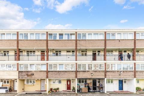 3 bedroom maisonette to rent, Southwater Close, Limehouse, E14
