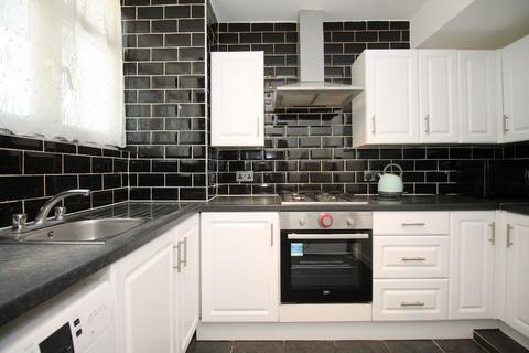 3 bedroom maisonette to rent, Southwater Close, Limehouse, E14