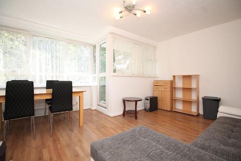 3 bedroom maisonette to rent, Southwater Close, Limehouse, E14