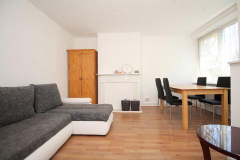 3 bedroom maisonette to rent, Southwater Close, Limehouse, E14