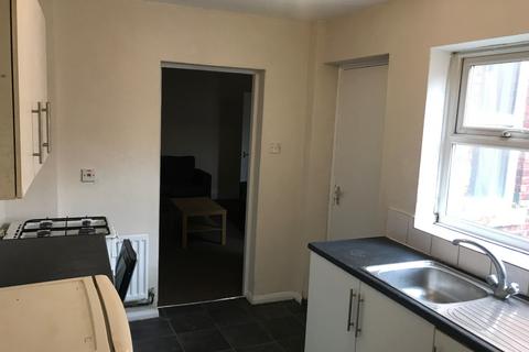 2 bedroom flat to rent, Condercum Road, Fenham NE4