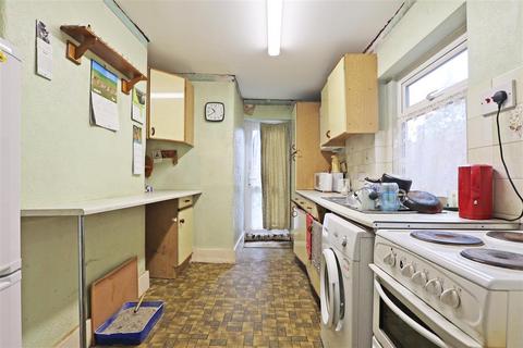 25 Sanderstead Road, South Croydon, CR2 0PE