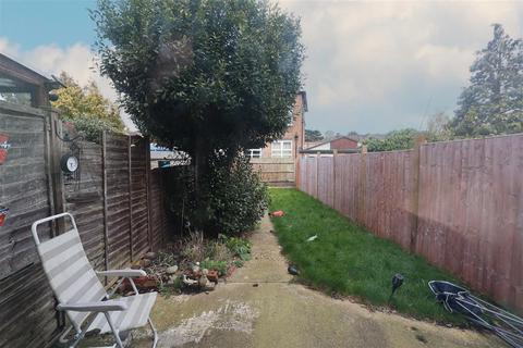 25 Sanderstead Road, South Croydon, CR2 0PE