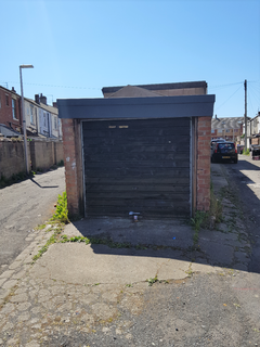 Garage to rent, Enfield Road FY1