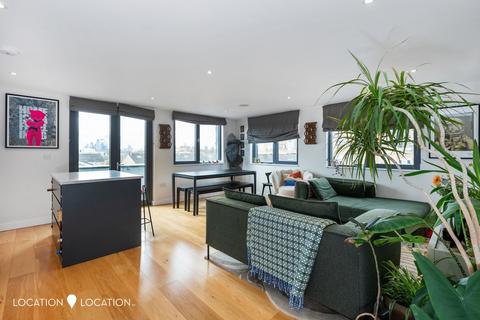 2 bedroom apartment for sale, Dalston Lane, London, E8