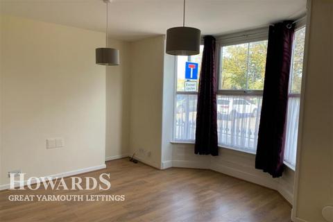 2 bedroom flat to rent, St Georges Road, Great Yarmouth