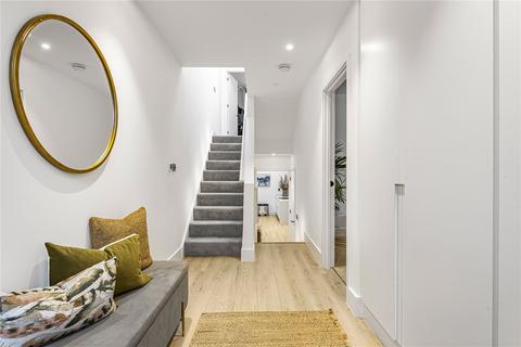 4 bedroom semi-detached house for sale, Avenue Road, Southgate, London, N14