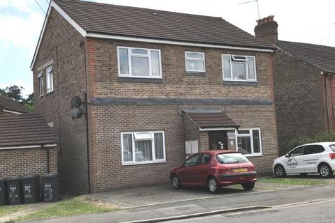2 bedroom ground floor flat to rent - Queens Road, Haywards Heath , West Sussex, RH16 1EE