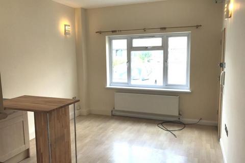2 bedroom ground floor flat to rent, Queens Road, Haywards Heath , West Sussex, RH16 1EE