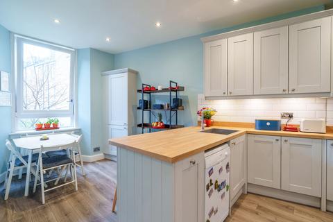 27/7 Maryfield, Edinburgh, EH7 5AR