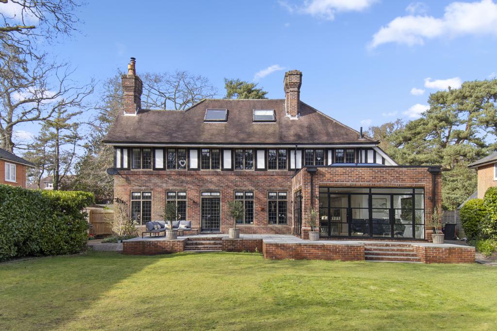 East Avenue, Bournemouth, Dorset, BH3 4 bed detached house for sale £