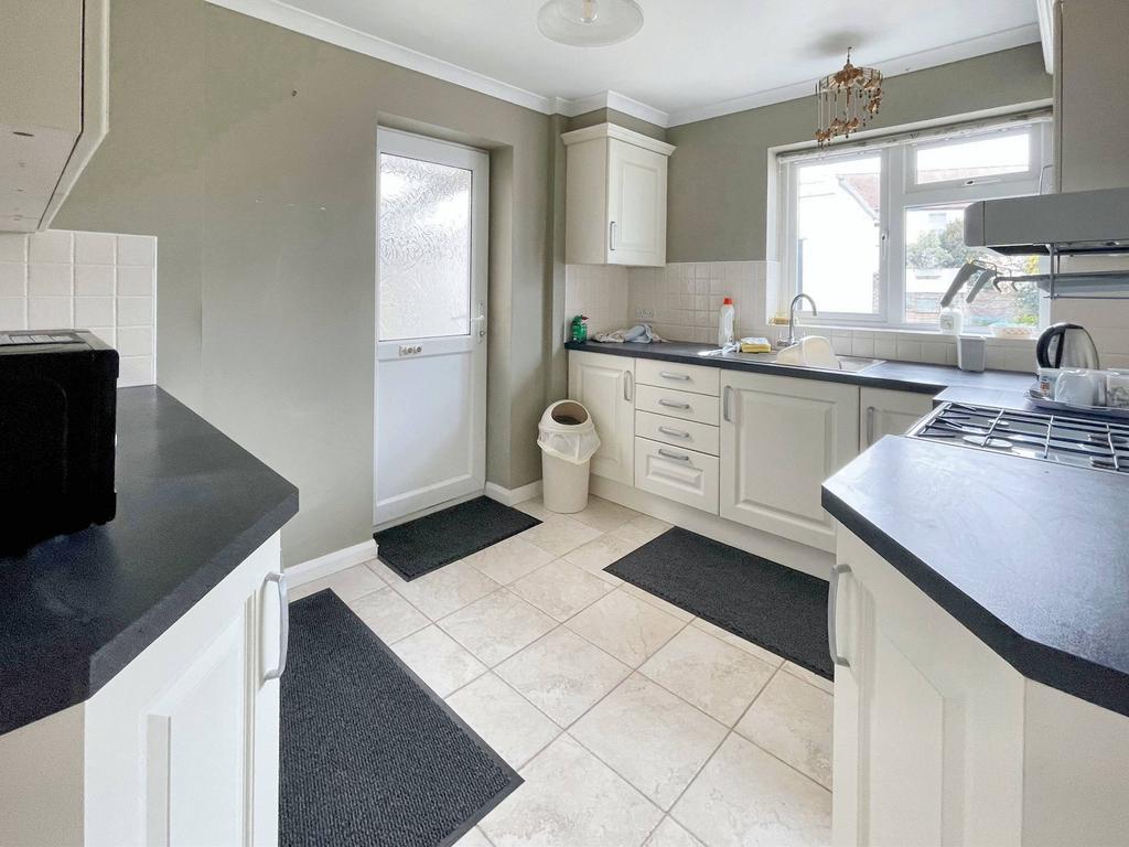 House in Wealden, Polegate - More