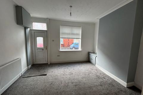 2 bedroom terraced house to rent, Annie Street, Salford M6
