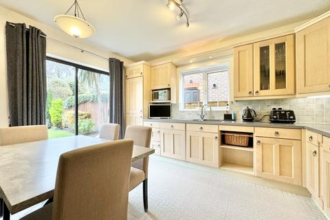 4 bedroom detached house for sale, Howcroft Court, Sandal