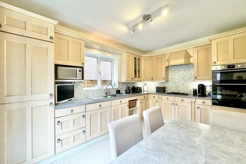 4 bedroom detached house for sale, Howcroft Court, Sandal