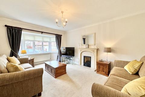 4 bedroom detached house for sale, Howcroft Court, Sandal