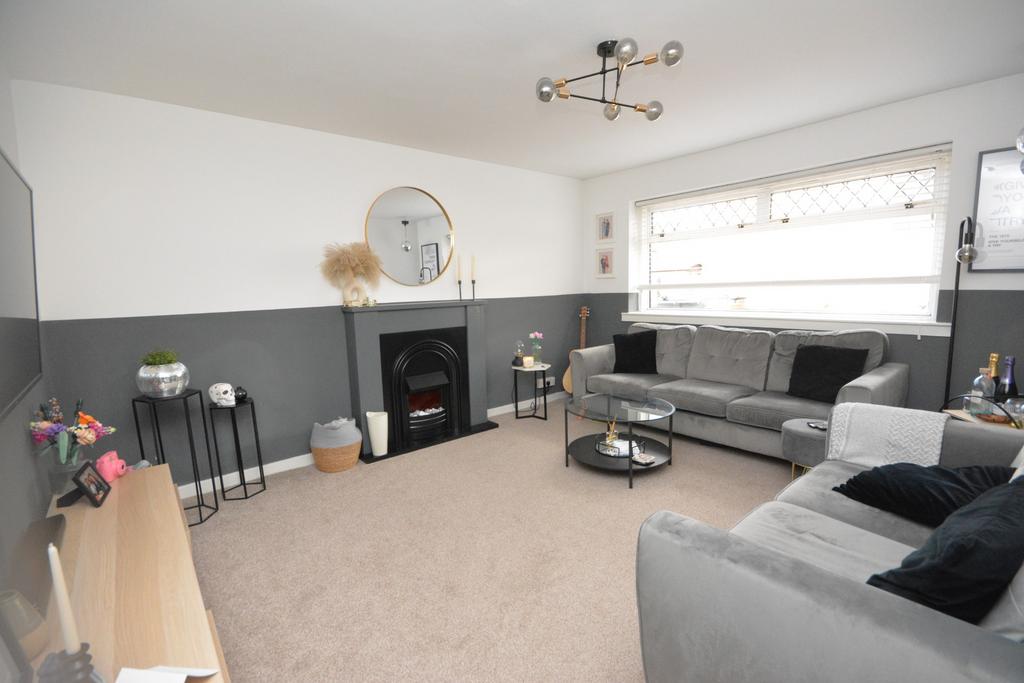 Aitken Road, Camelon, Falkirk, Stirlingshire, FK1 4EX 2 bed flat for