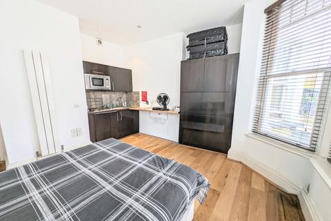 Studio to rent, West End Lane, West Hampstead, NW6