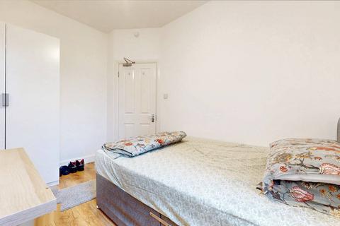 1 bedroom in a house share to rent, Clarendon Road, Croydon CR0