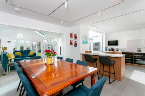 62 Surrenden Road, Folkestone, CT19 4EB