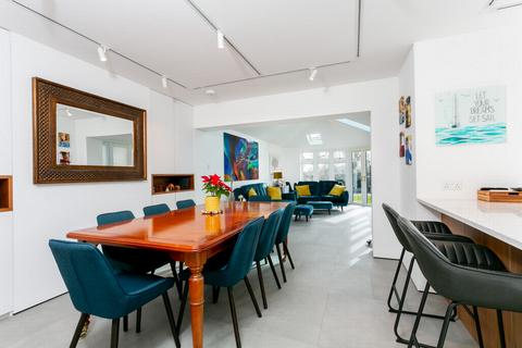 62 Surrenden Road, Folkestone, CT19 4EB