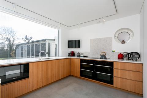 62 Surrenden Road, Folkestone, CT19 4EB