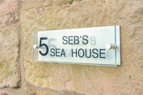 3 bedroom end of terrace house for sale, Broad Road, North Sunderland, Seahouses, NE68