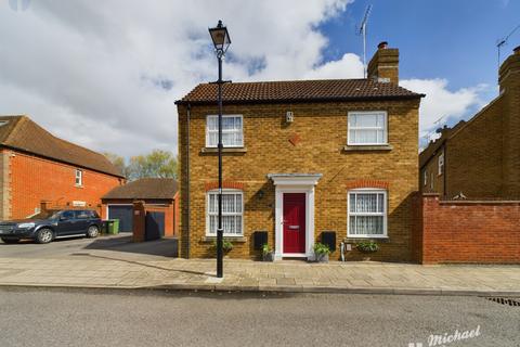 2 bedroom detached house for sale, Sandhill Way, Aylesbury, Buckinghamshire