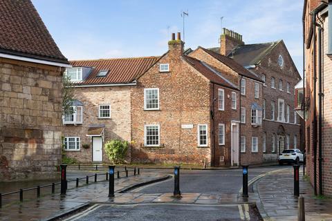 2 bedroom townhouse for sale, St. Andrewgate, York, YO1