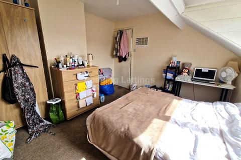 1 bedroom in a flat share to rent, Addington Road, Reading - ALL BILLS INC.