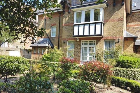2 bedroom flat to rent, North Common Road, Ealing, London, W5