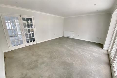 12 Craigside Road, St Leonards, Ringwood, BH24 2QX