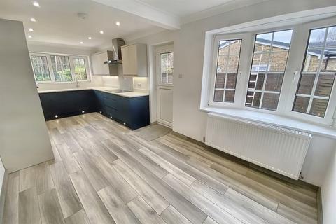 12 Craigside Road, St Leonards, Ringwood, BH24 2QX