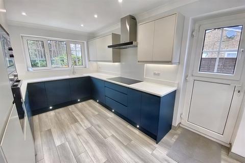 12 Craigside Road, St Leonards, Ringwood, BH24 2QX