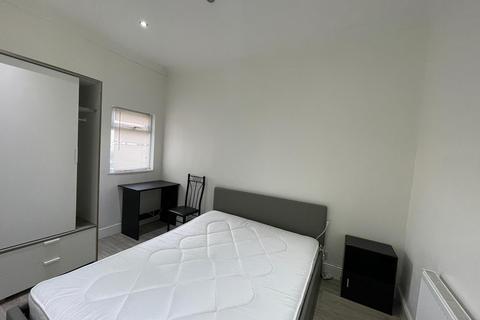 1 bedroom in a house share to rent, Rectory Road, London,E12 6JB