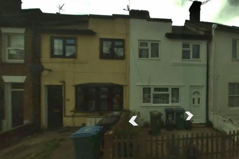 3 bedroom semi-detached house to rent, Queens Road, Watford WD17
