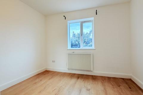 Studio to rent, Chapter Road, Dollis Hill, NW2