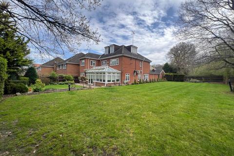 6 bedroom detached house for sale - Lowther Close, Elstree